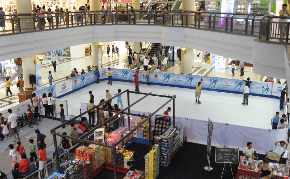 Pista de patinaje en centro comercial